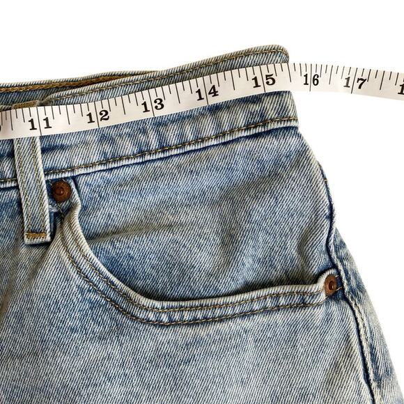 Levi’s 501® High Rise Womens Shorts Tango Light Wash Cut-off Button-fly Frayed - Picture 11 of 16